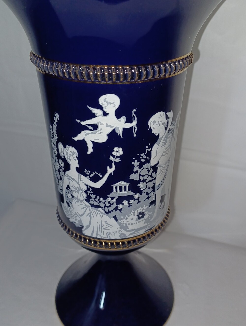 Vintage Hand Made Florentine Italy Blue Classical Vase with White Cameo Motif - Picture 3 of 16